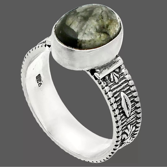 Robin's Nest Jewels Jewelry - Lianite and solid 925 sterling silver ring